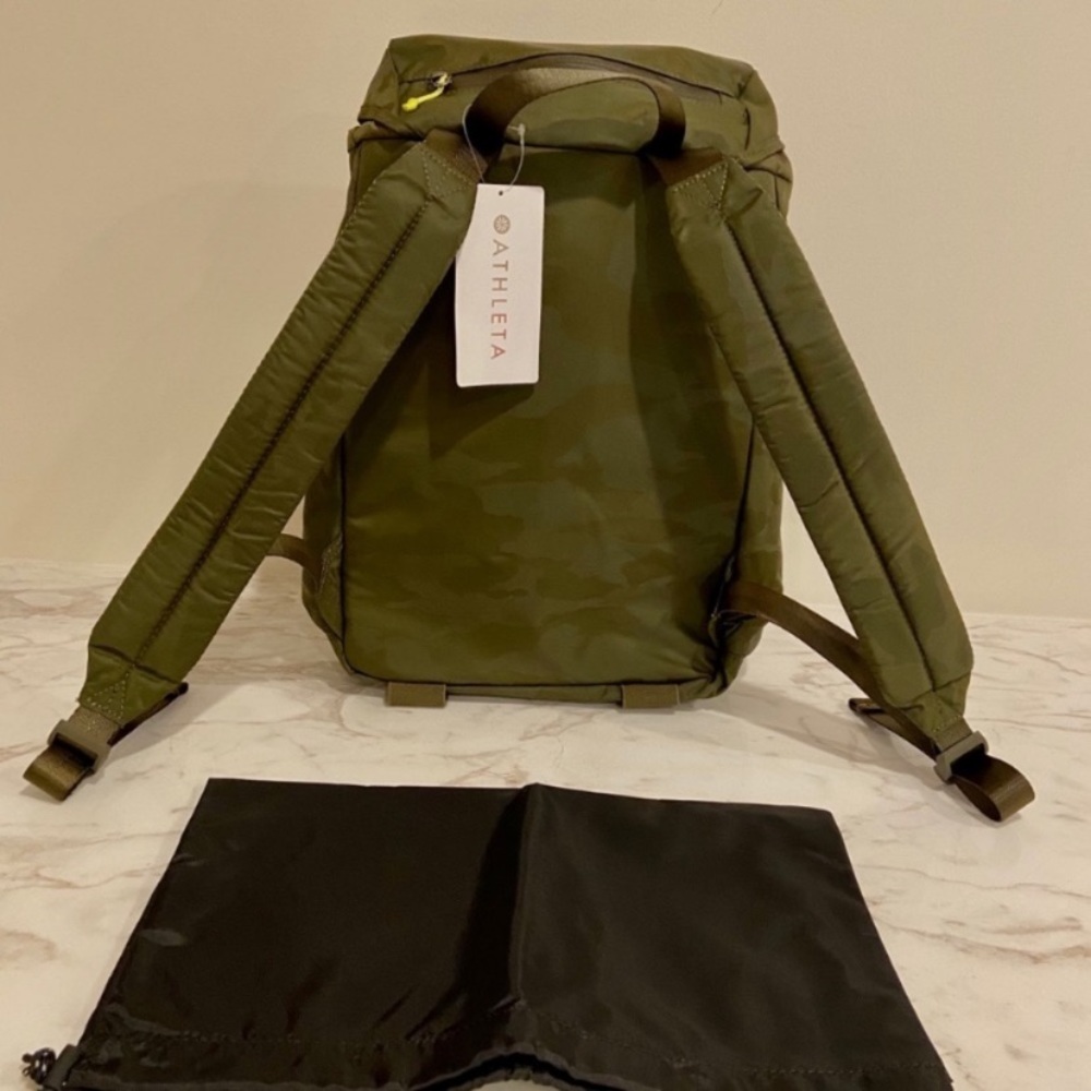 NWT Rare Minimalist Athletic Athleisure Athleta camo Venture Utility Backpack - Picture 6 of 17